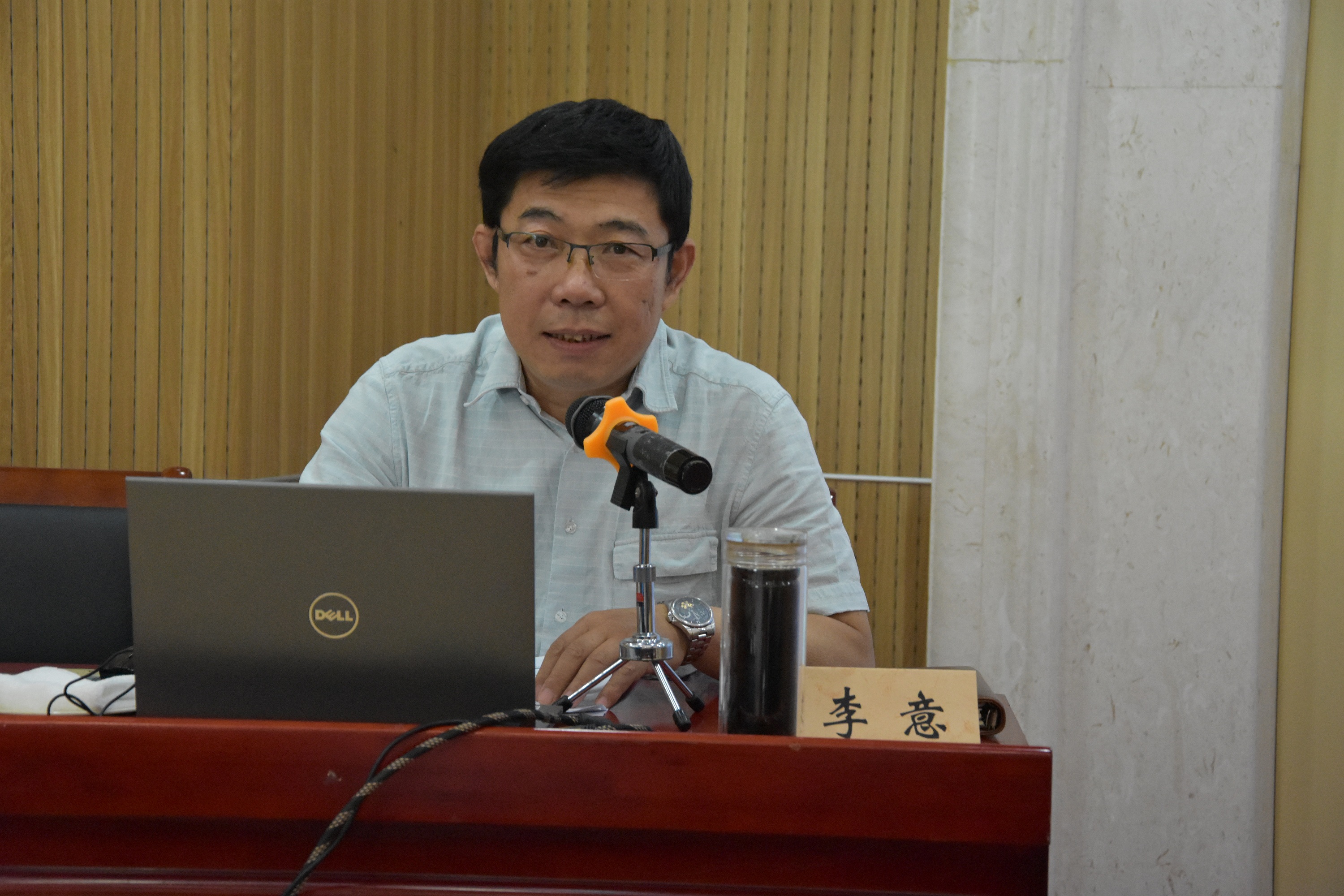 李.JPG